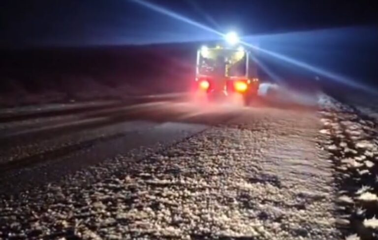 Ruta 26: nieve, escarcha y calzada resbaladiza entre Comodoro y Sarmiento
