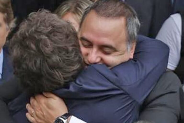 La salida de Adorni expone el costo político que asumió el Gobierno para sostenerlo