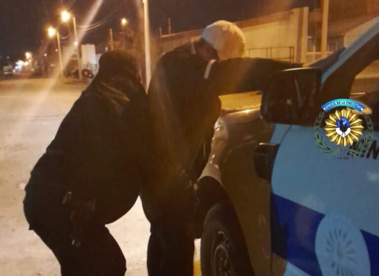 Madrugada de tensión: Lo atraparon en el techo de una fábrica de hielo tras una persecución