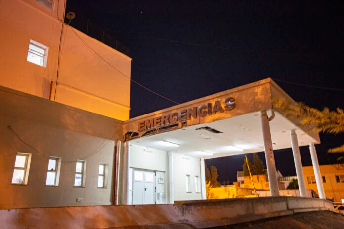 guardia-hospital-regional-comodoro-fotografia-martin-levicoy-scaled-1-696x464