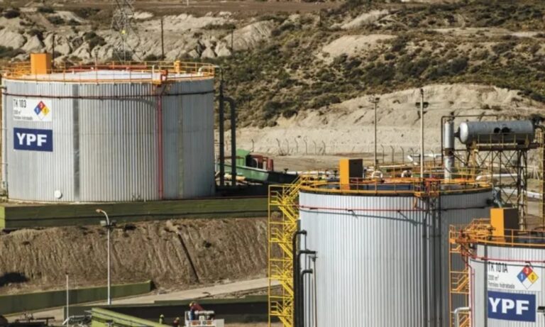 ¿Por qué Santa Cruz consiguió más que Chubut? Las diferencias entre dos negociaciones con YPF